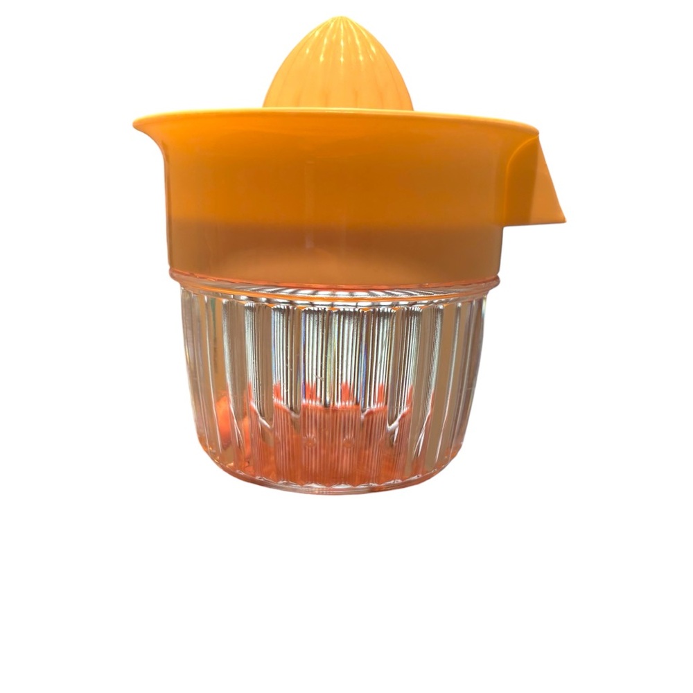 Vintage Gemco 10 Ounce Citrus Juicer Easy Screw Top Plastic Beige